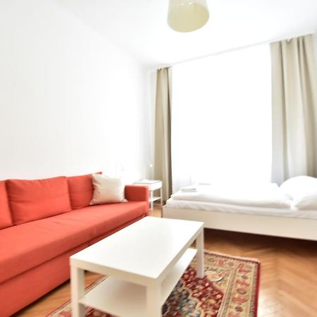 Universum Apartment 3 Wina Bagian luar foto