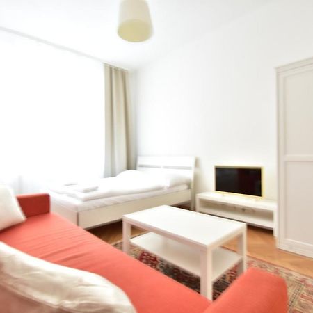 Universum Apartment 3 Wina Bagian luar foto