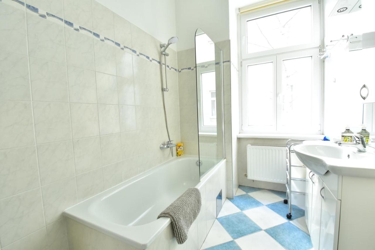 Universum Apartment 3 Wina Bagian luar foto