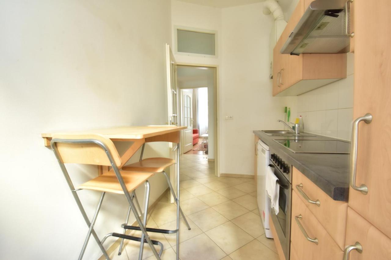 Universum Apartment 3 Wina Bagian luar foto