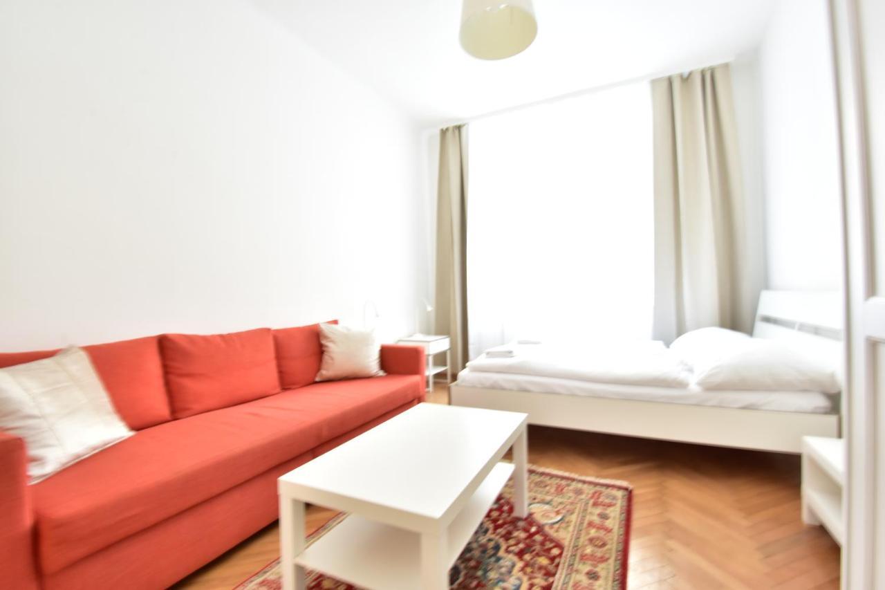 Universum Apartment 3 Wina Bagian luar foto