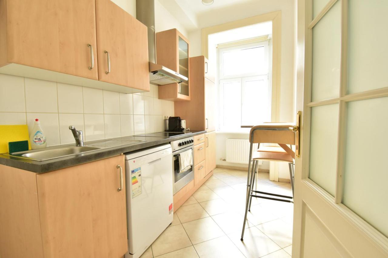 Universum Apartment 3 Wina Bagian luar foto