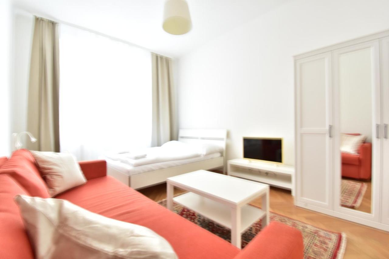 Universum Apartment 3 Wina Bagian luar foto