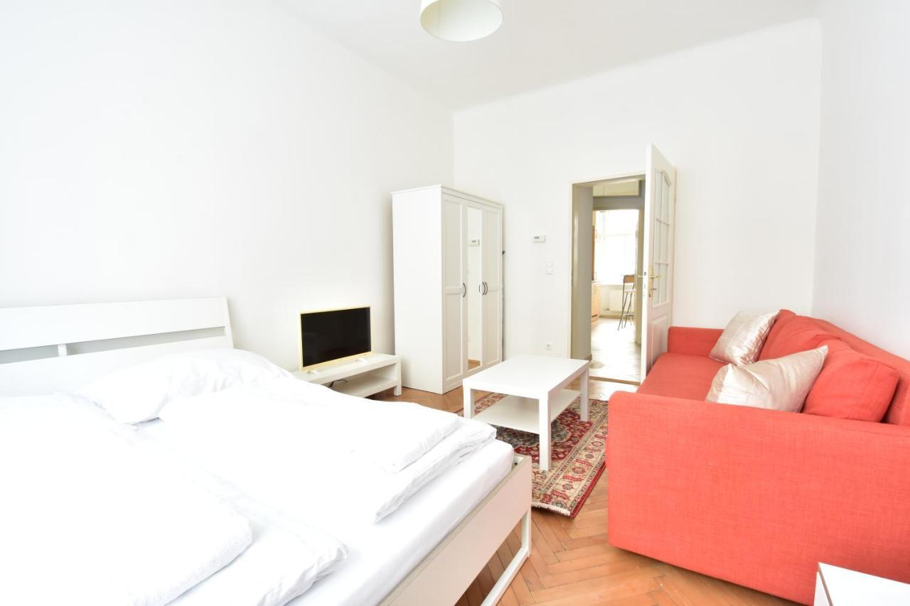 Universum Apartment 3 Wina Bagian luar foto